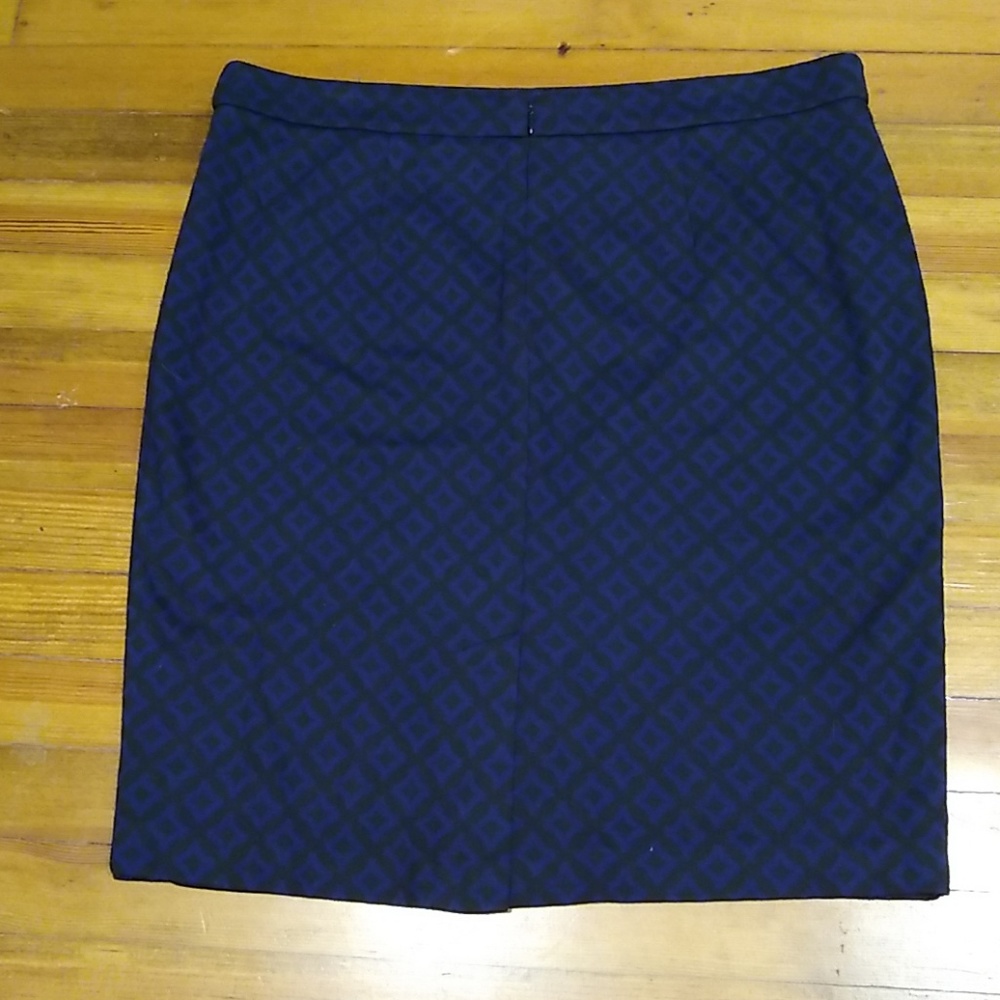 Dana Buchman straight skirt